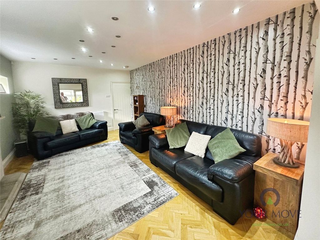 Property photo 2 of 17 Lounge