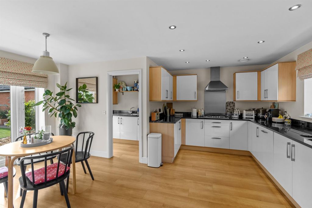 Property photo 2 of 32 107-Brentwood-013.Jpg