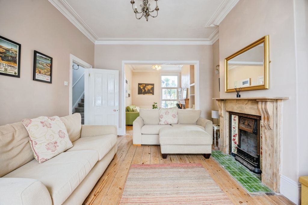 Property photo 3 of 19