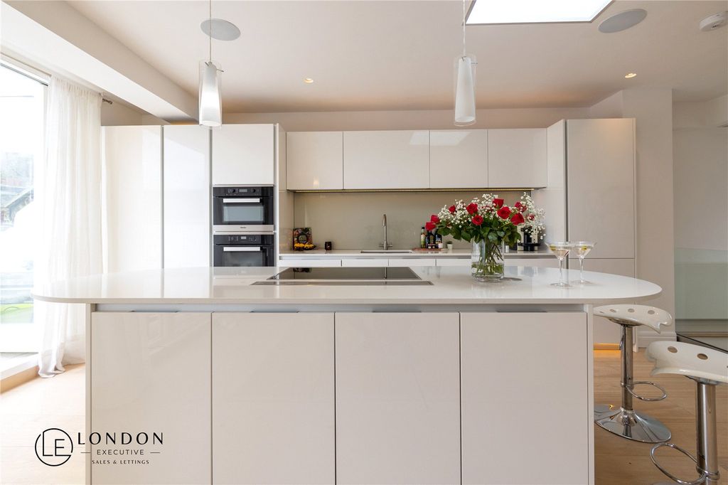 Property photo 1 of 26 Kitchen