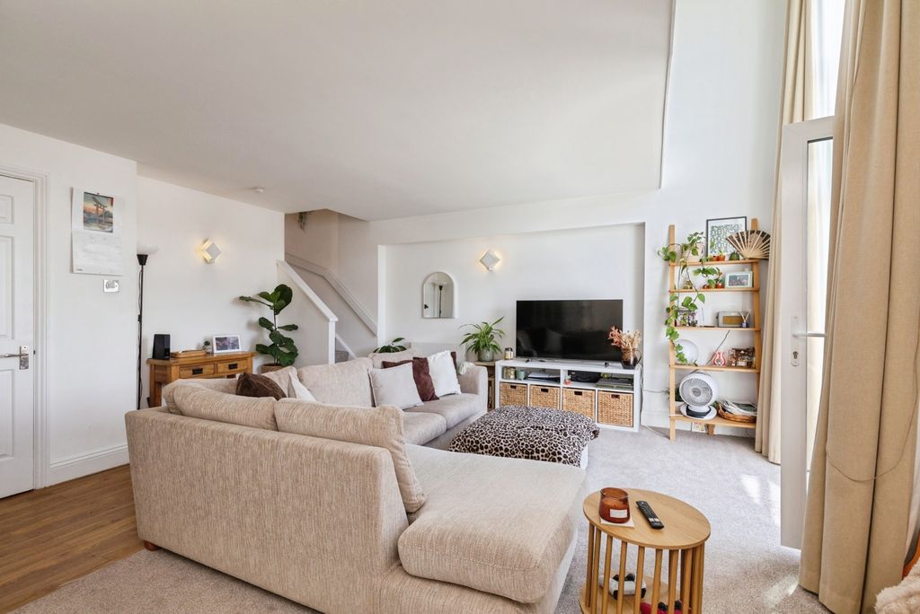 Property photo 1 of 15 Pbox-Img.Jpg