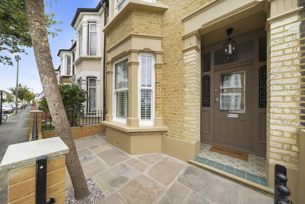 Property photo 1 of 36