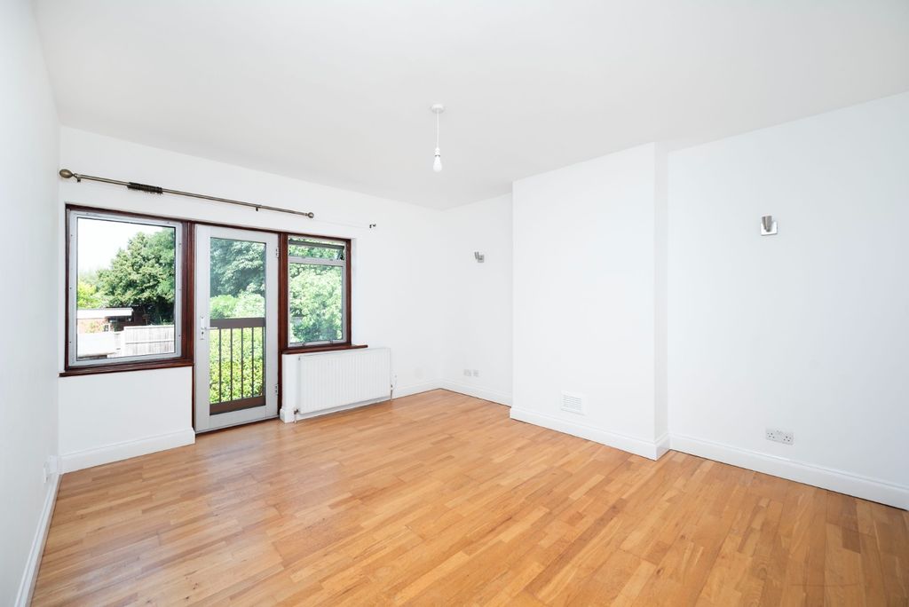 Property photo 2 of 7 2438412