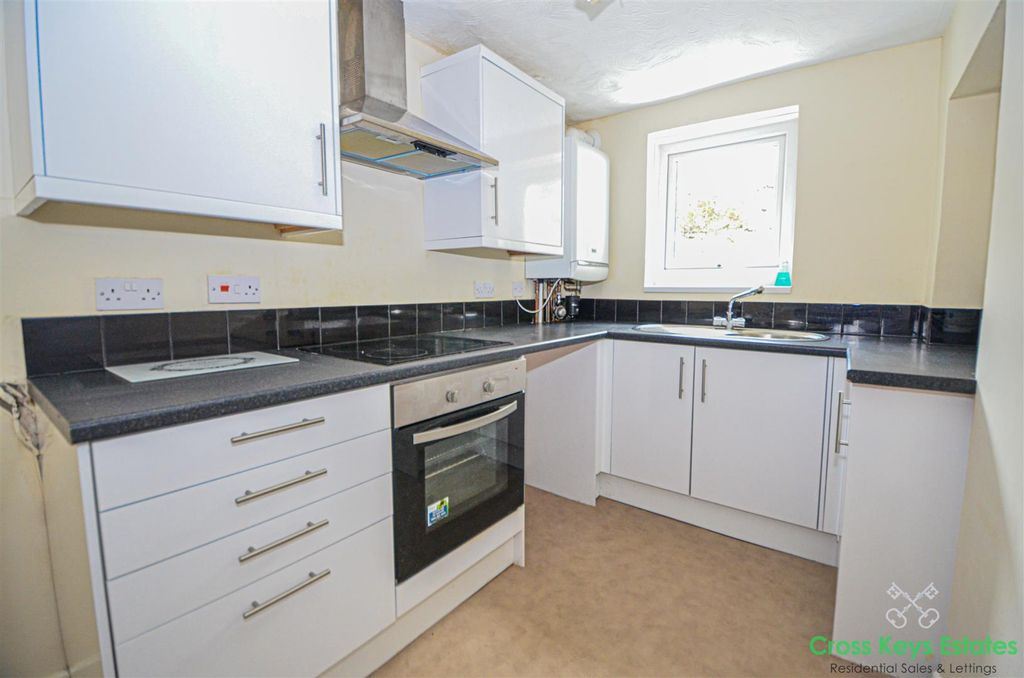 Property photo 2 of 11 Kitchen