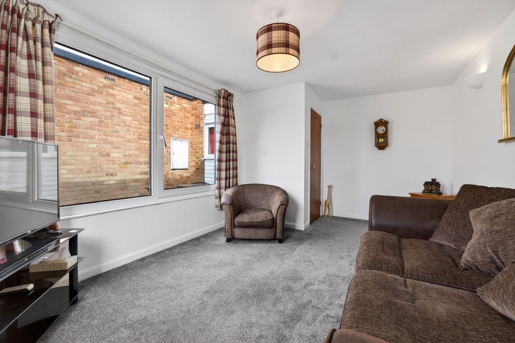 Property photo 3 of 10 Living Room (3)