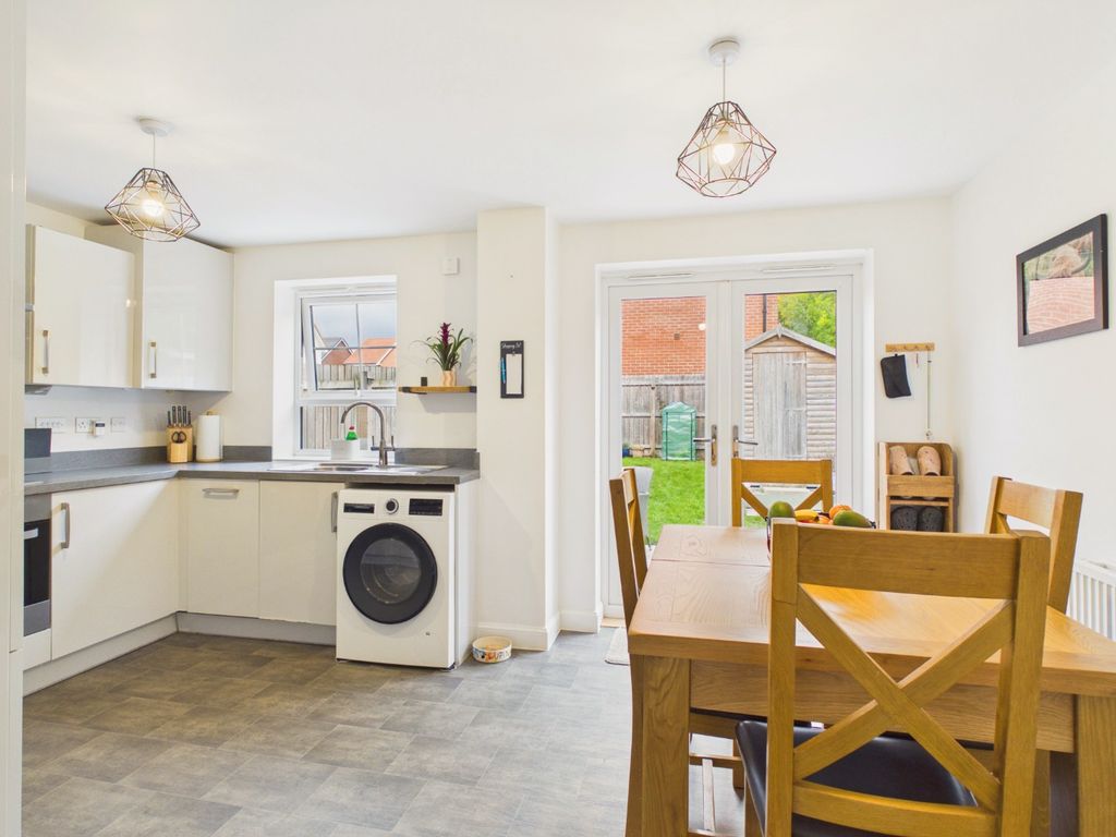Property photo 3 of 13 5893924