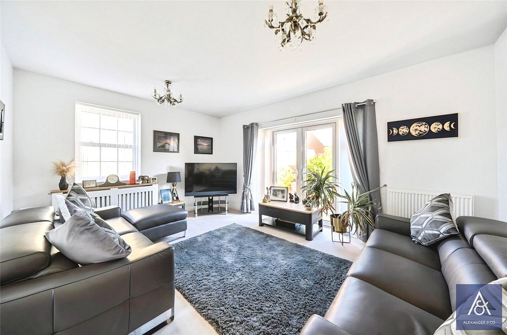 Property photo 2 of 19 Picture No. 81