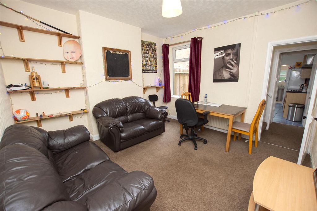 Property photo 1 of 8 Approach