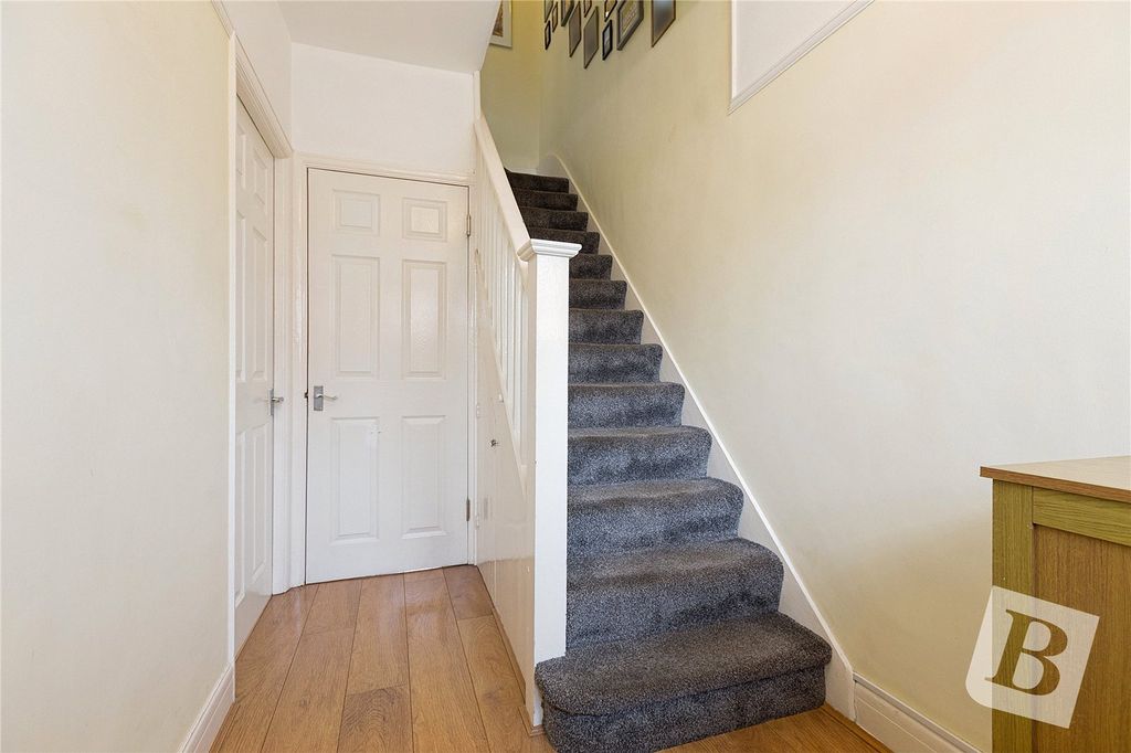 Property photo 2 of 10 Hallway