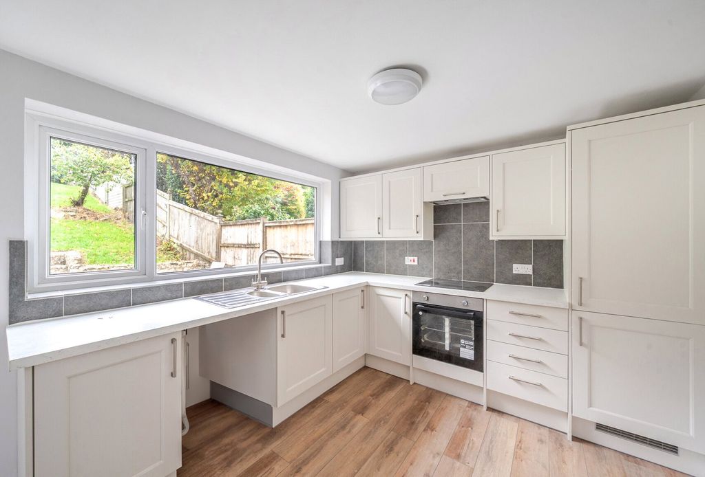 Property photo 3 of 16 Kitchen