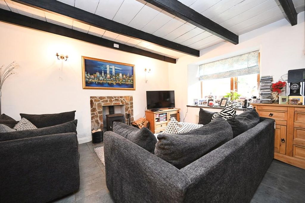 Property photo 3 of 13 Lounge