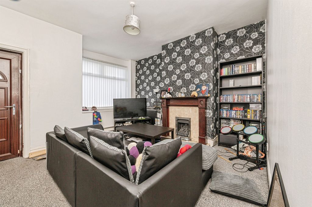 Property photo 2 of 20