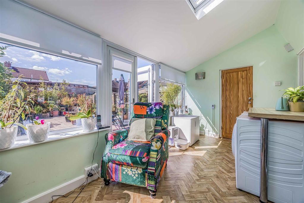 Property photo 2 of 21 4 Wesley Grove, Copnor-Small-Porticomarketing-Sold