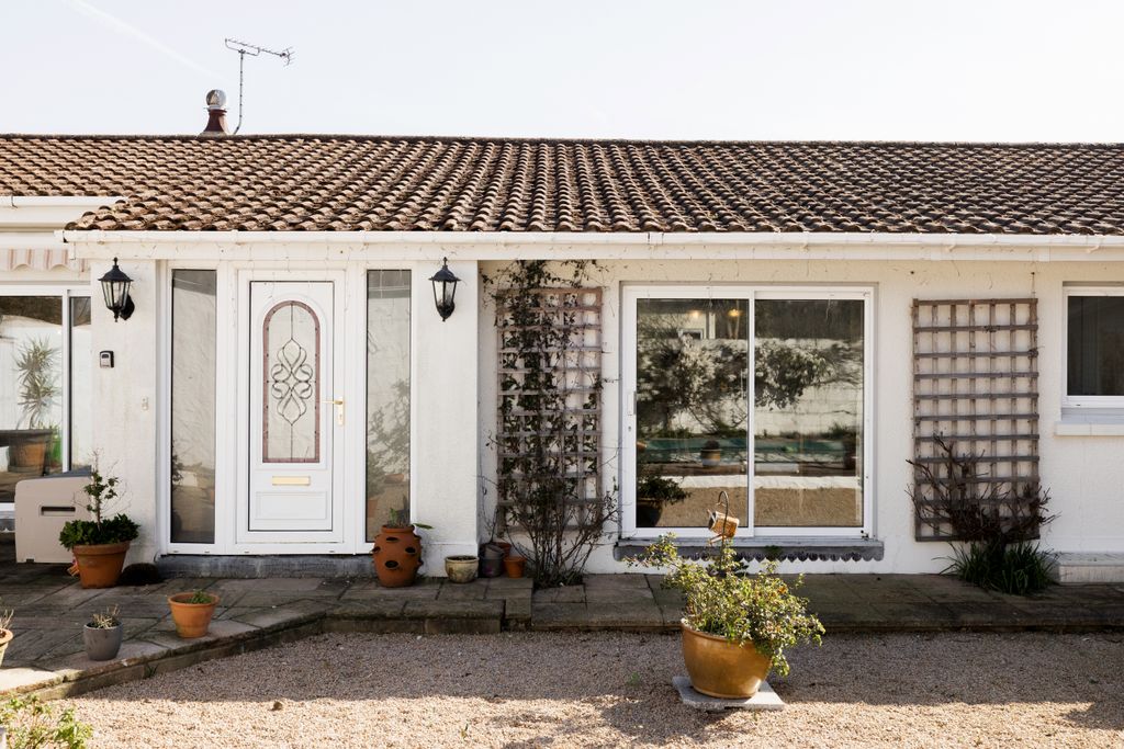 Property photo 2 of 20