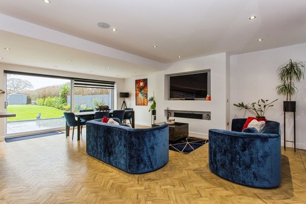 Property photo 3 of 34