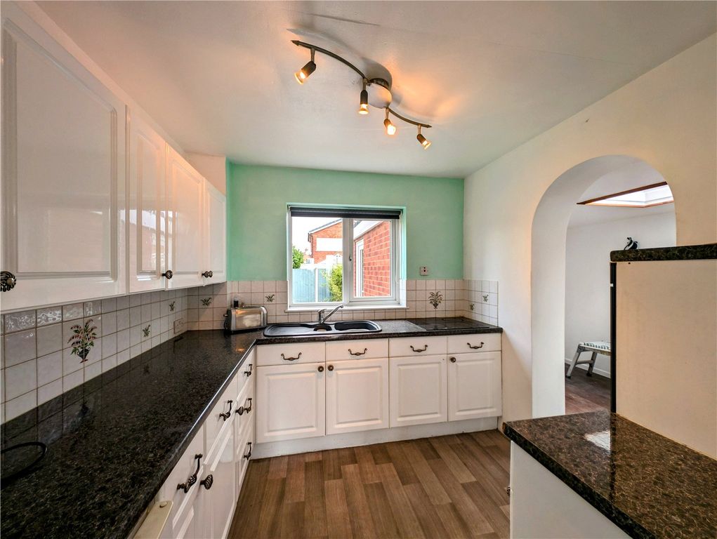 Property photo 3 of 17 Kitchen