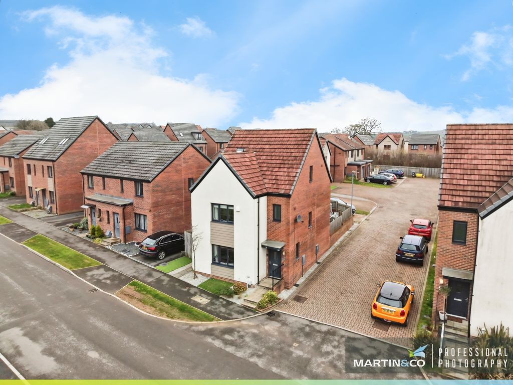 Property photo 2 of 34