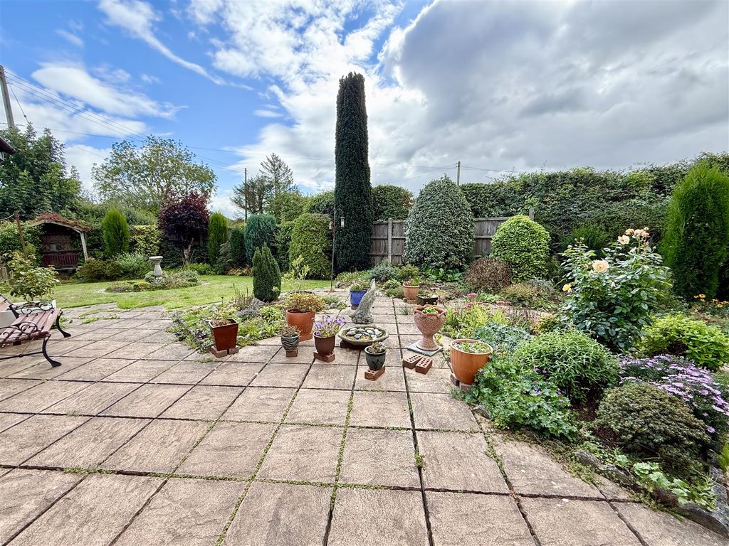 Property photo 3 of 16 Garden