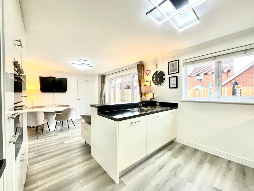 Property photo 2 of 30
