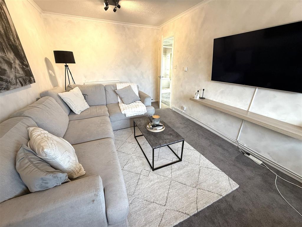 Property photo 3 of 11 Lounge 3.Jpg