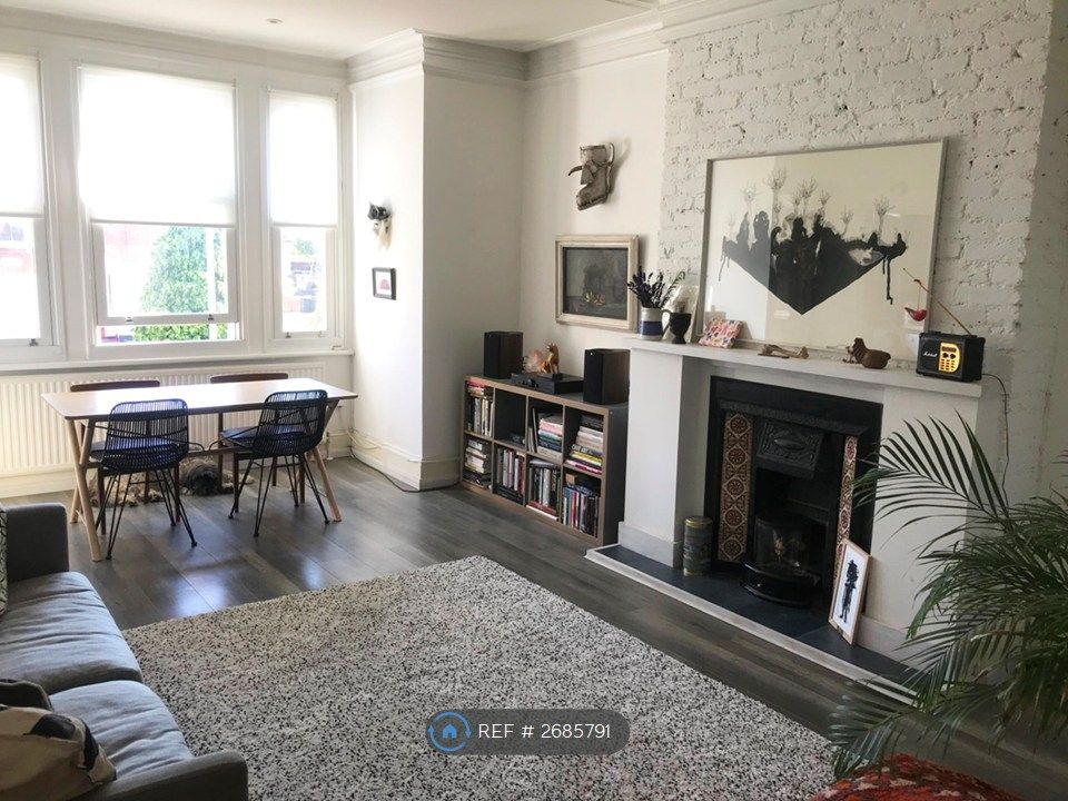 Property photo 2 of 10 Sitting Room