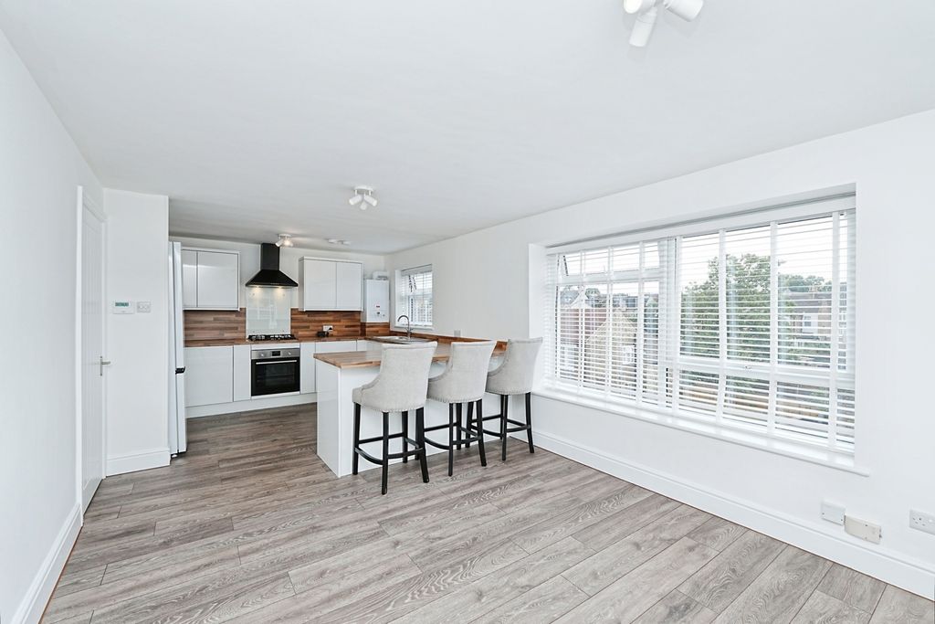 Property photo 2 of 15 Pbox-Img.Jpg