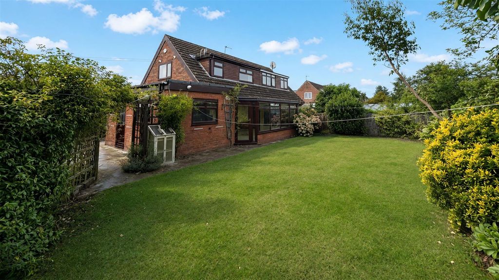 Property photo 3 of 32 Bushey Lane Rear Garden