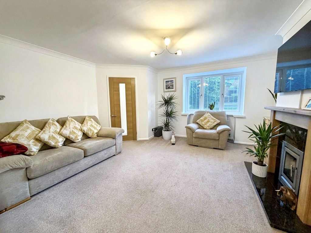 Property photo 2 of 27