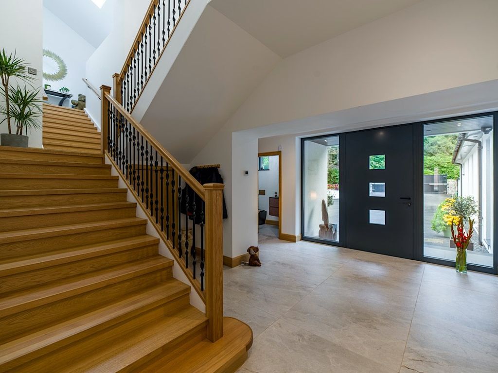Property photo 3 of 20 Entranceway