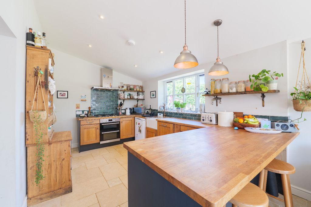 Property photo 3 of 24 5175816
