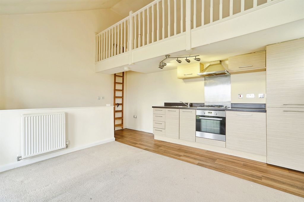 Property photo 2 of 9