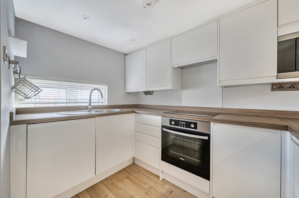 Property photo 3 of 15 1407486-7-697c937...