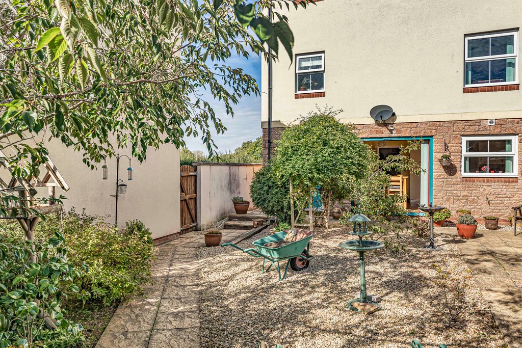 Property photo 2 of 23