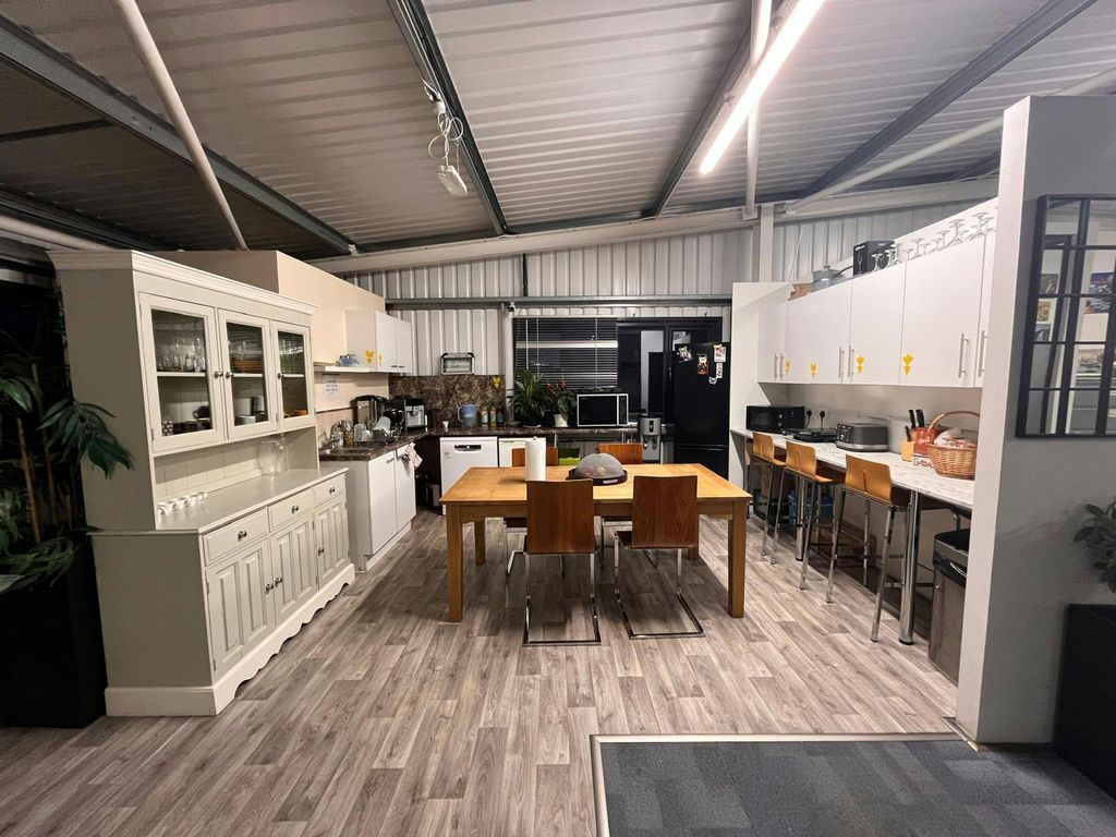 Property photo 3 of 14 10.Jpeg