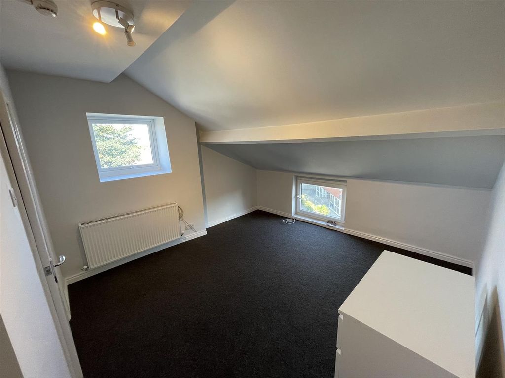 Property photo 3 of 6 1E_Borough_Rd_Bedroom.Jpg