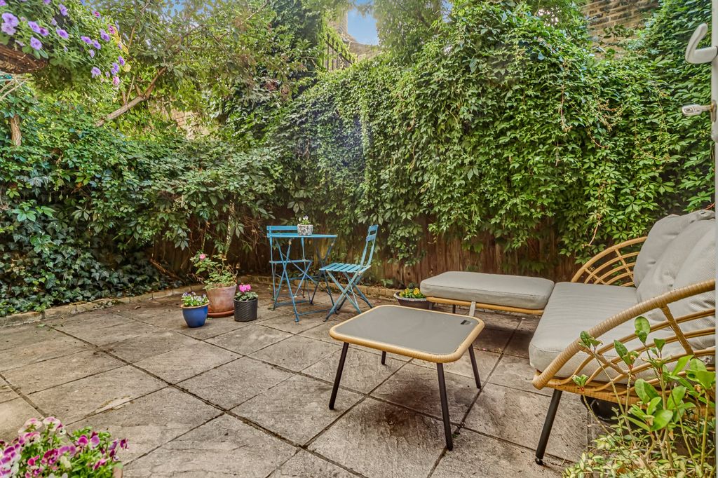 Property photo 2 of 15 Picture No. 11