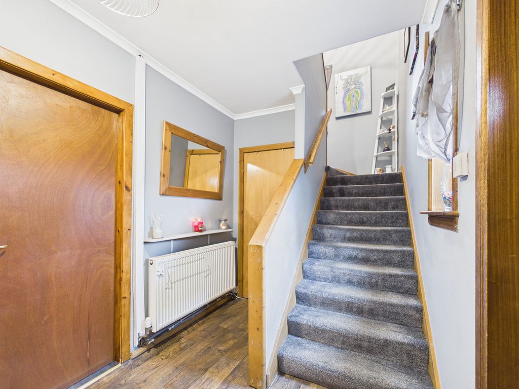 Property photo 2 of 27