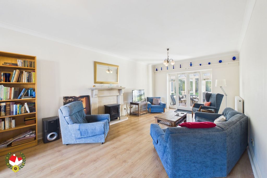 Property photo 2 of 21