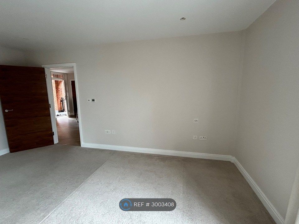 Property photo 3 of 12 Master Bedroom