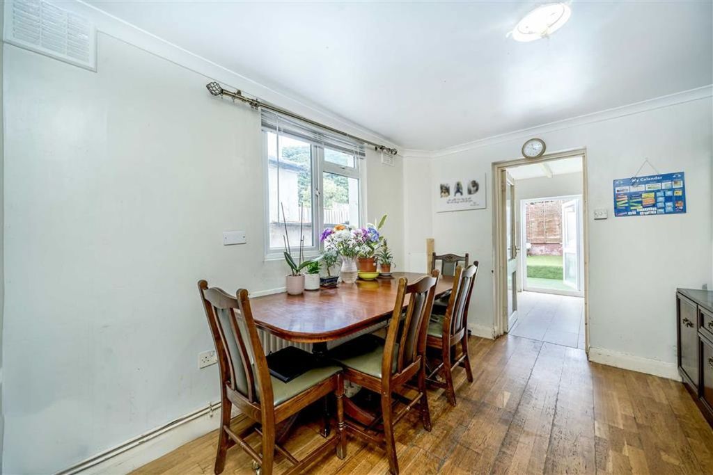 Property photo 3 of 7
