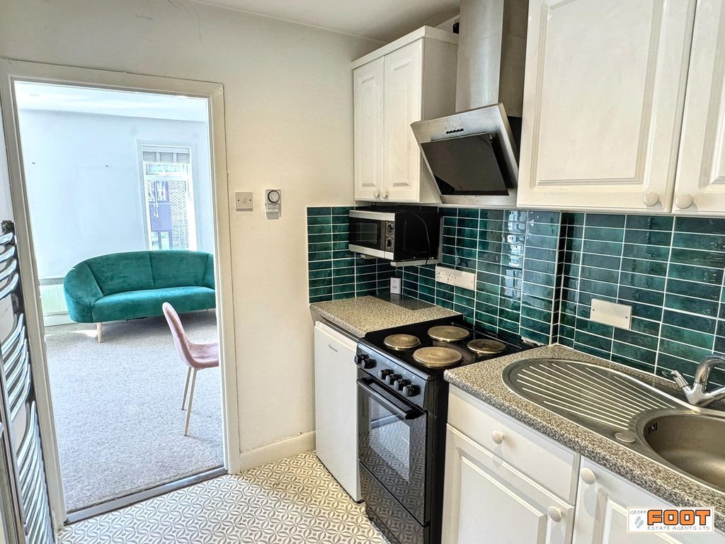 Property photo 1 of 10 Photo 6