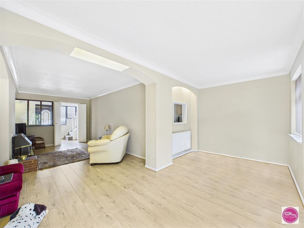 Property photo 3 of 28 Ashleigh Drive (11).Jpg