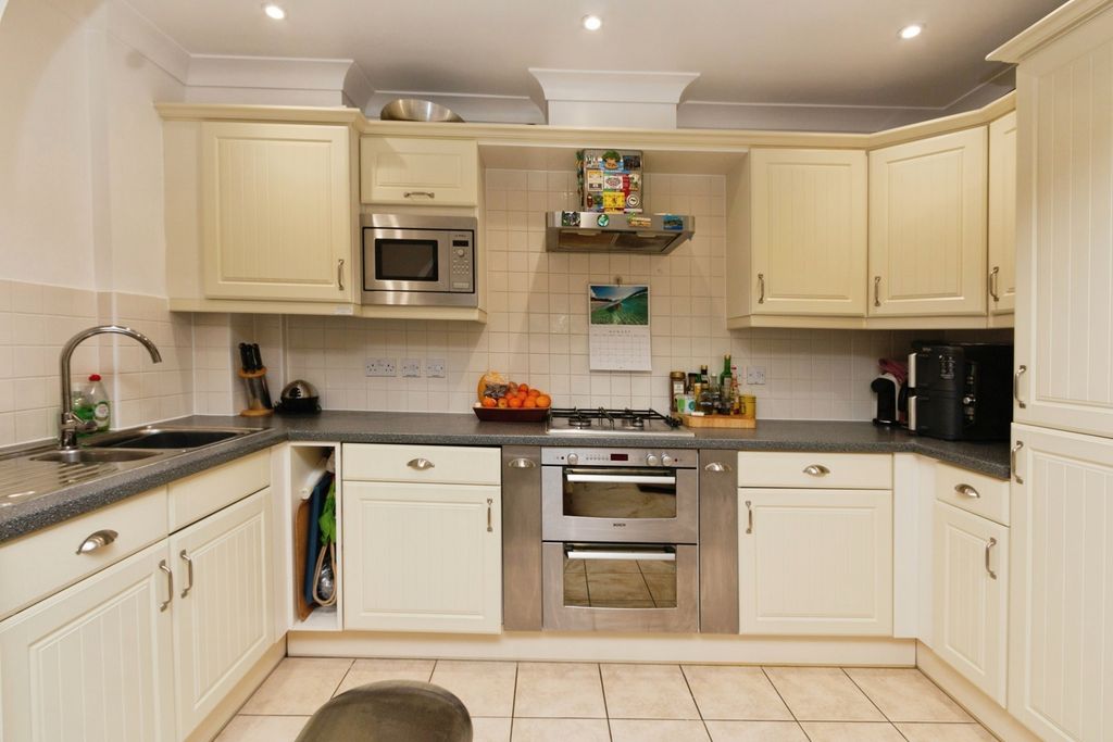 Property photo 2 of 17 Photo