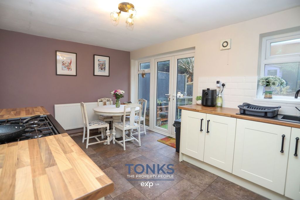 Property photo 3 of 21