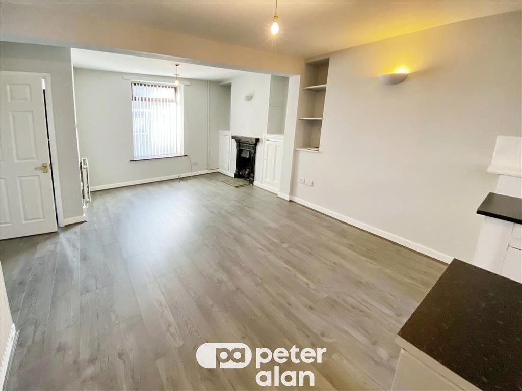 Property photo 2 of 10 Living Room