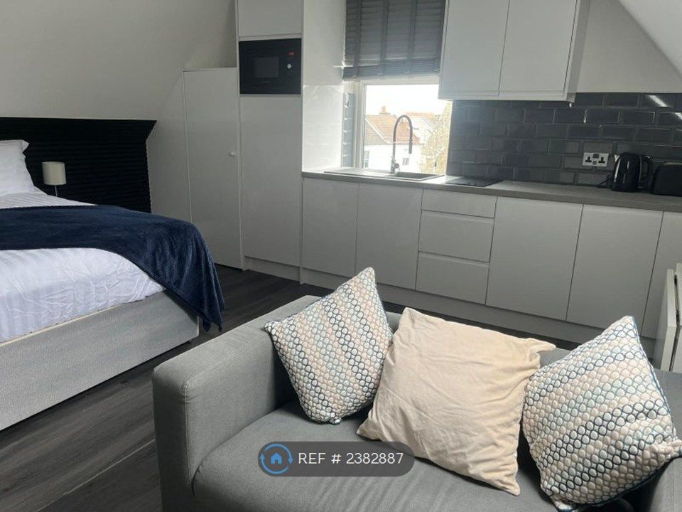 Property photo 2 of 8 Couples Room Photo #2