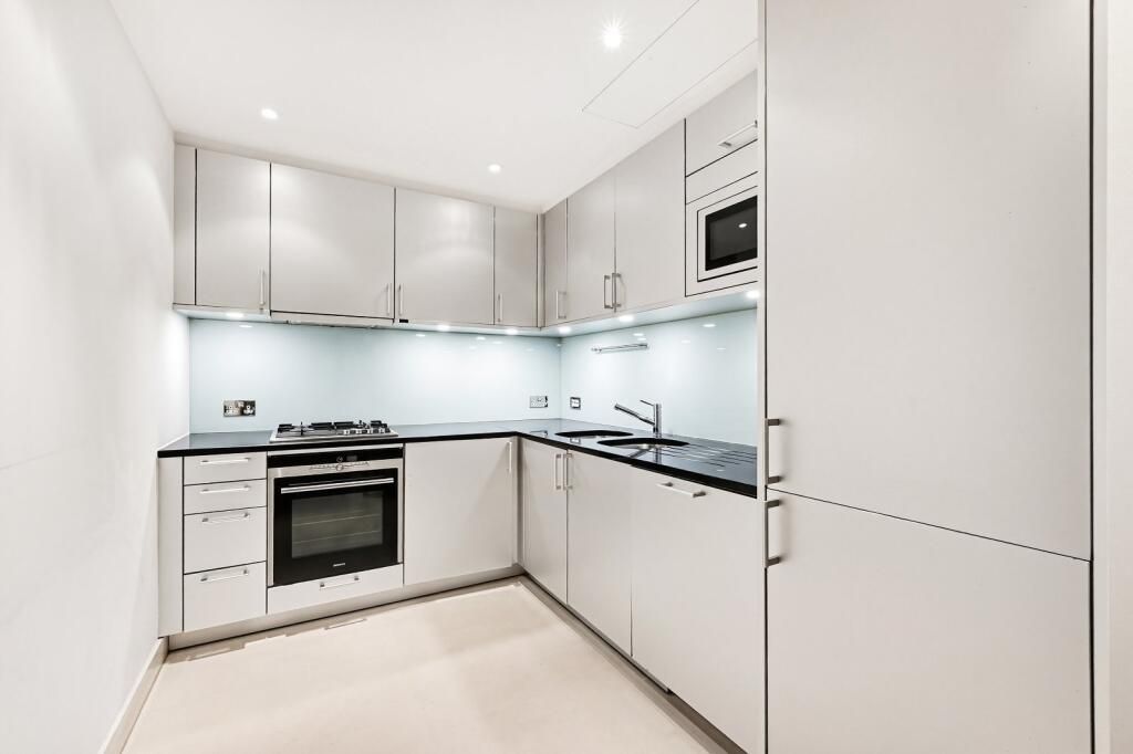 Property photo 1 of 5 2 Bed Flat To Rent Selwood Place, London Sw7