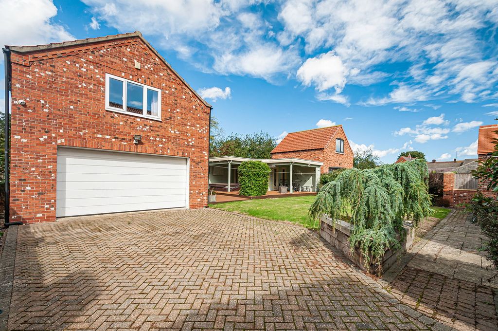 Property photo 2 of 30