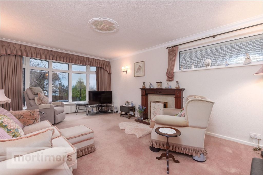 Property photo 2 of 22 Living Room