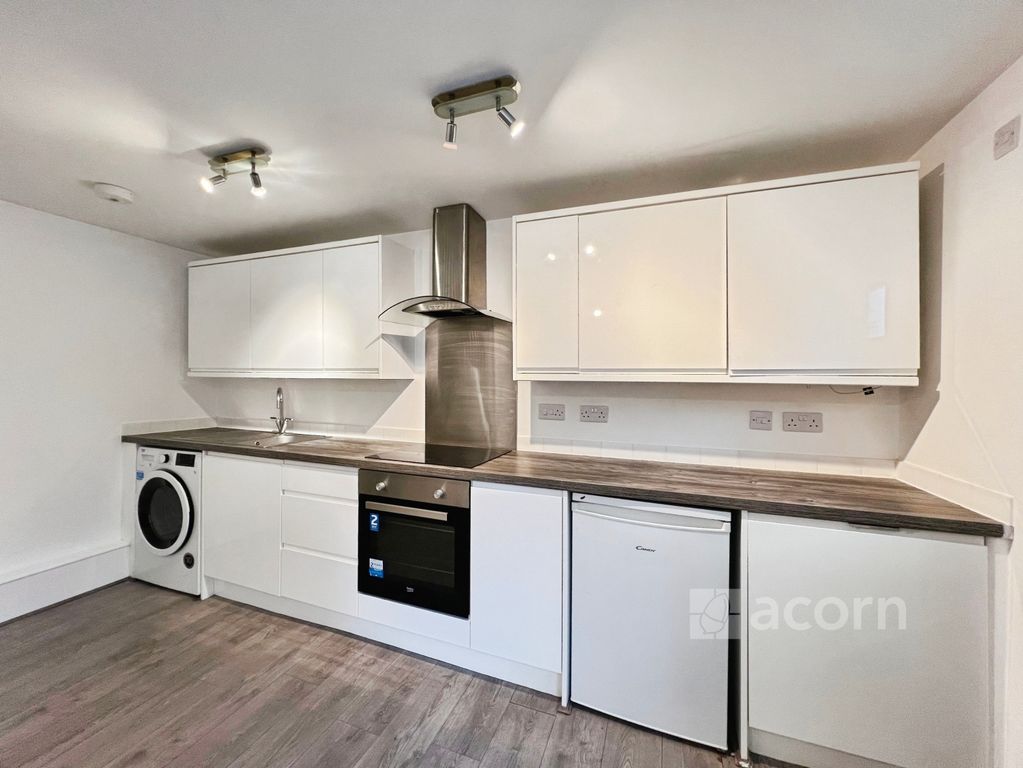 Property photo 3 of 8 Kitchen